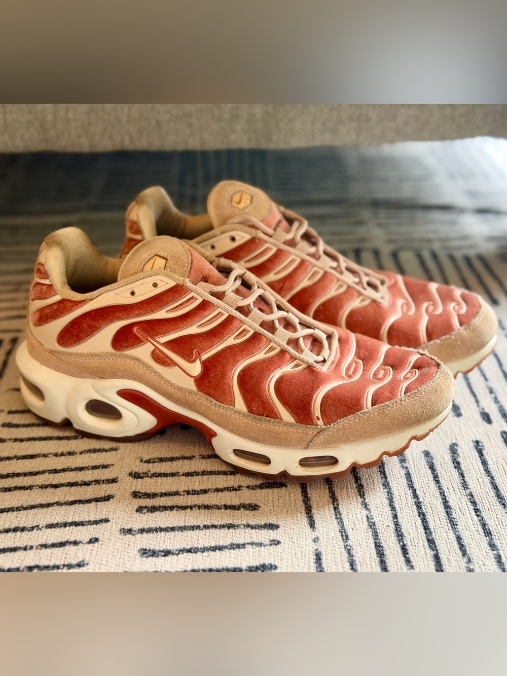 Nike women’s air max plus lux ‘dusty peach’